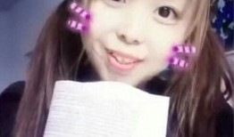 网红吃瓜丑姐姐是谁呀,她的真实身份与走红之路