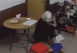 爆料大人打小孩视频真实,现场画面令人触目惊心