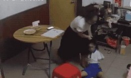 爆料大人打小孩视频真实,现场画面令人触目惊心