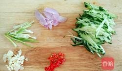 凉拌猪耳儿爆料怎么做视频,美味家常菜轻松上手