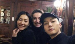 刘雯恋情爆料视频播放,视频播放揭秘甜蜜瞬间