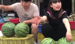 男摆摊网红吃瓜事件,揭秘网络舆论背后的真相